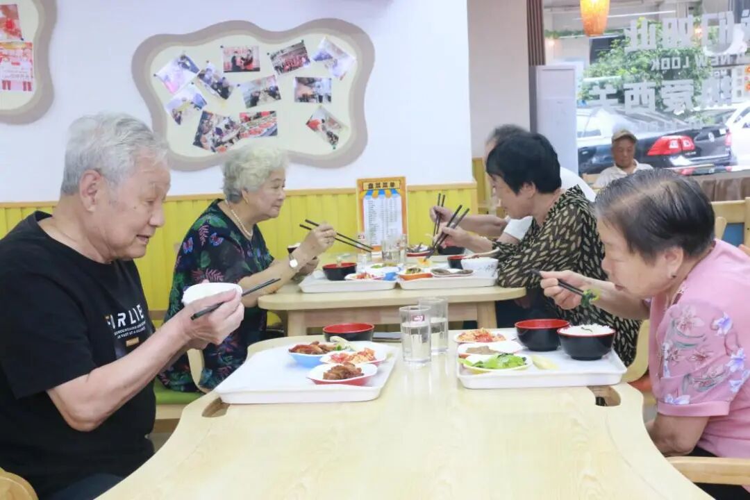 长者食堂直播“开箱”，居民关心的“谜题”有了答案！