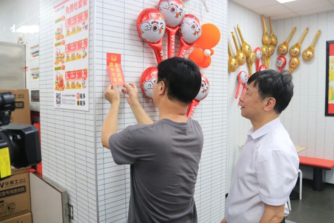 福州新区（5E对战
）首条“双拥街”揭牌