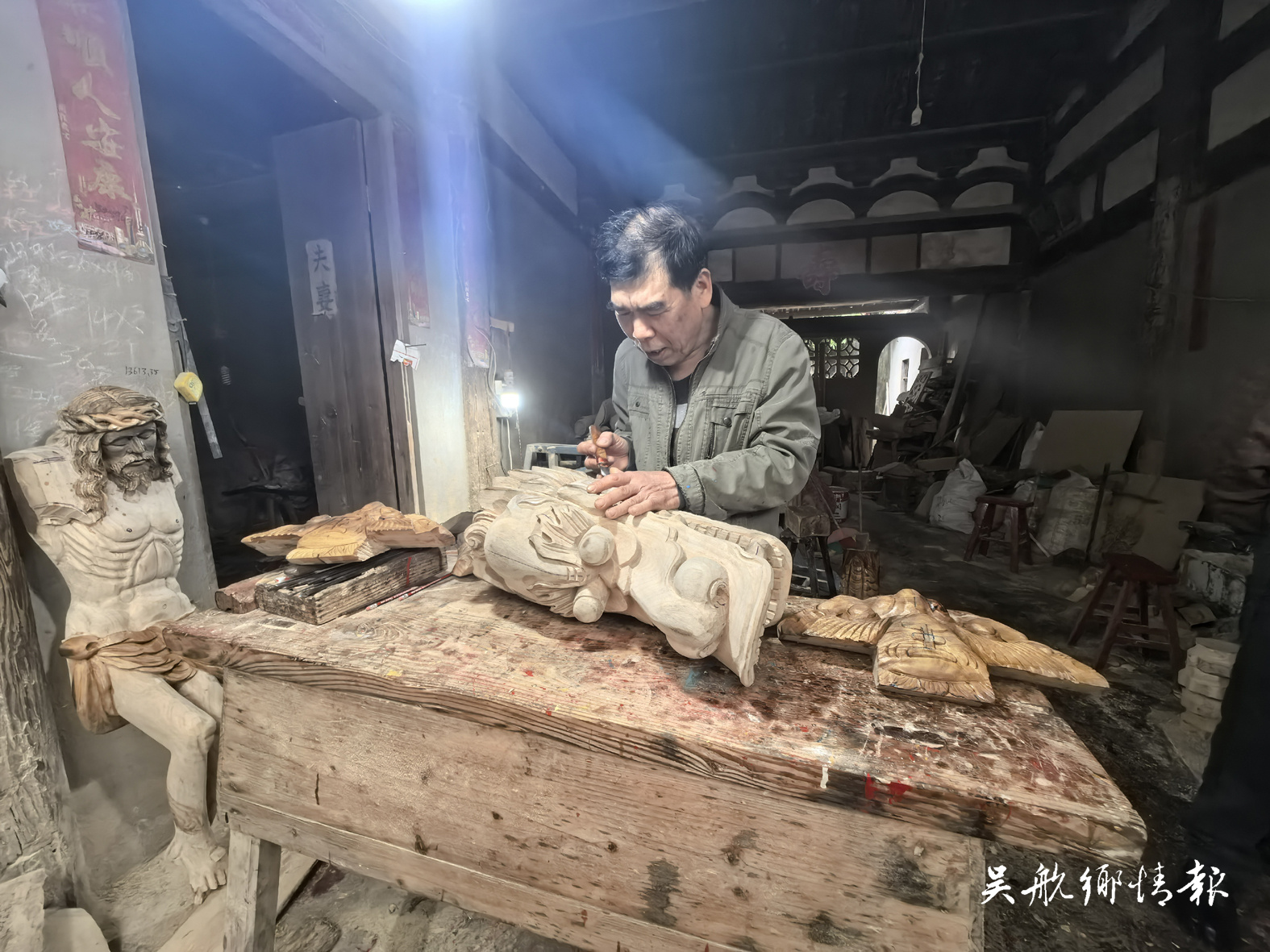 匠心刻出三溪夜赛的龙舟“魂”