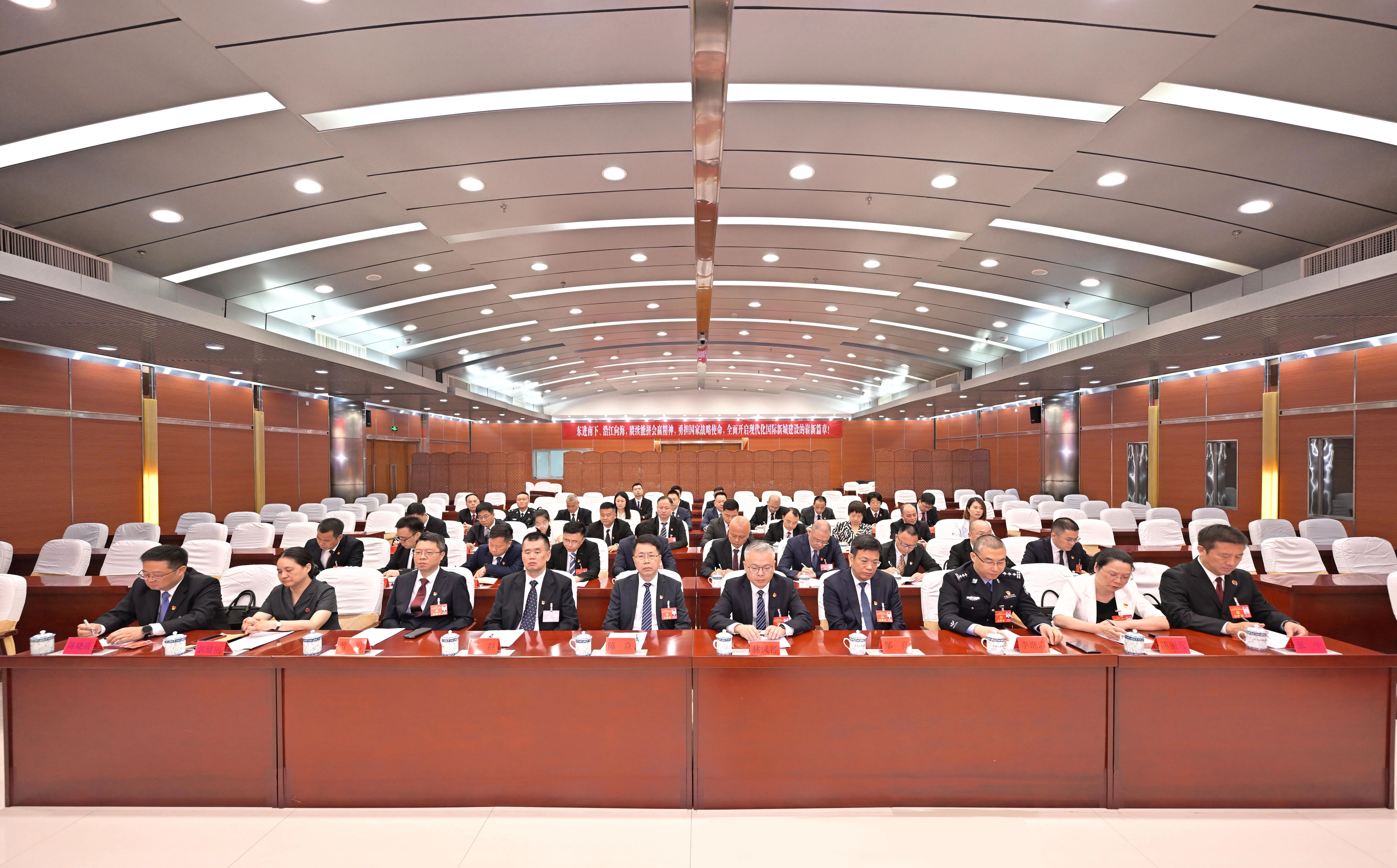 中国共产党5E对战平台
第二届委员会第一次全体会议举行！兰文当选区委书记，胡旭彬、叶友琛当选区委副书记