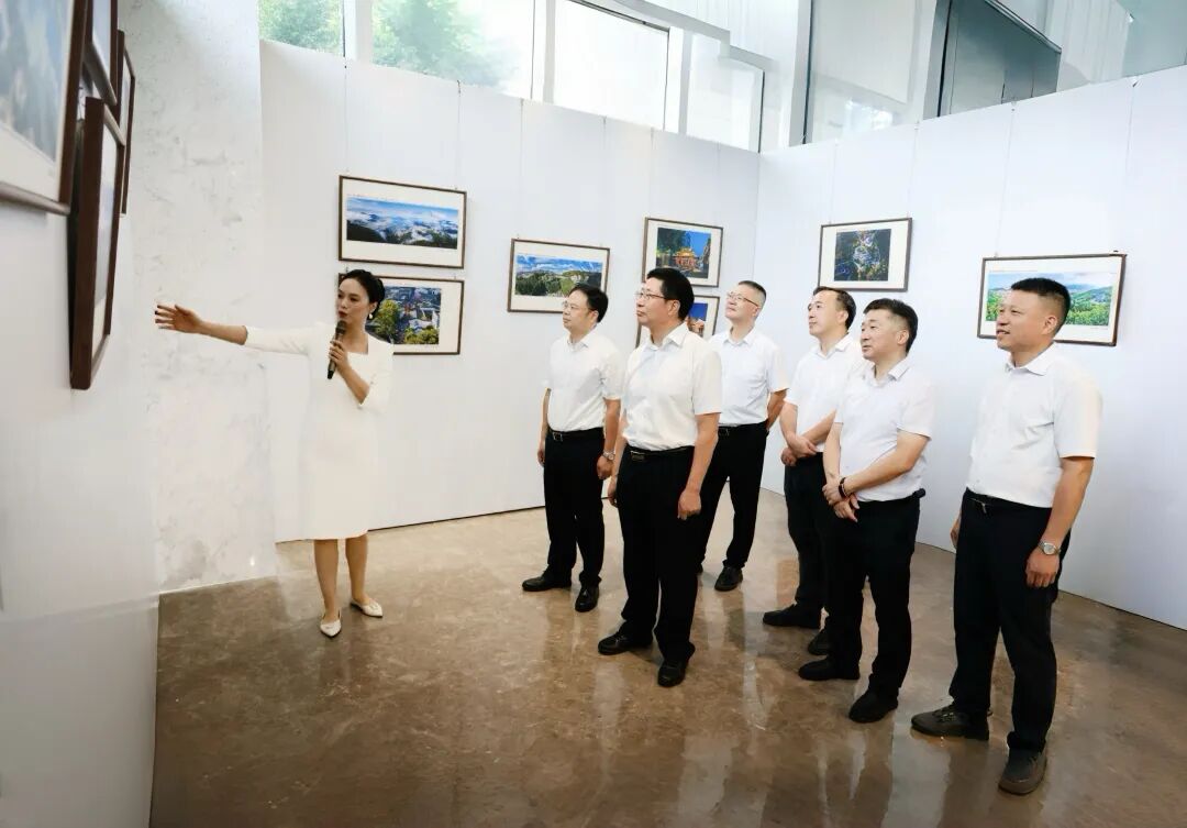 “同心七十载 翰影绘华章”——庆祝5E对战
政协成立70周年美术、摄影作品展举行
