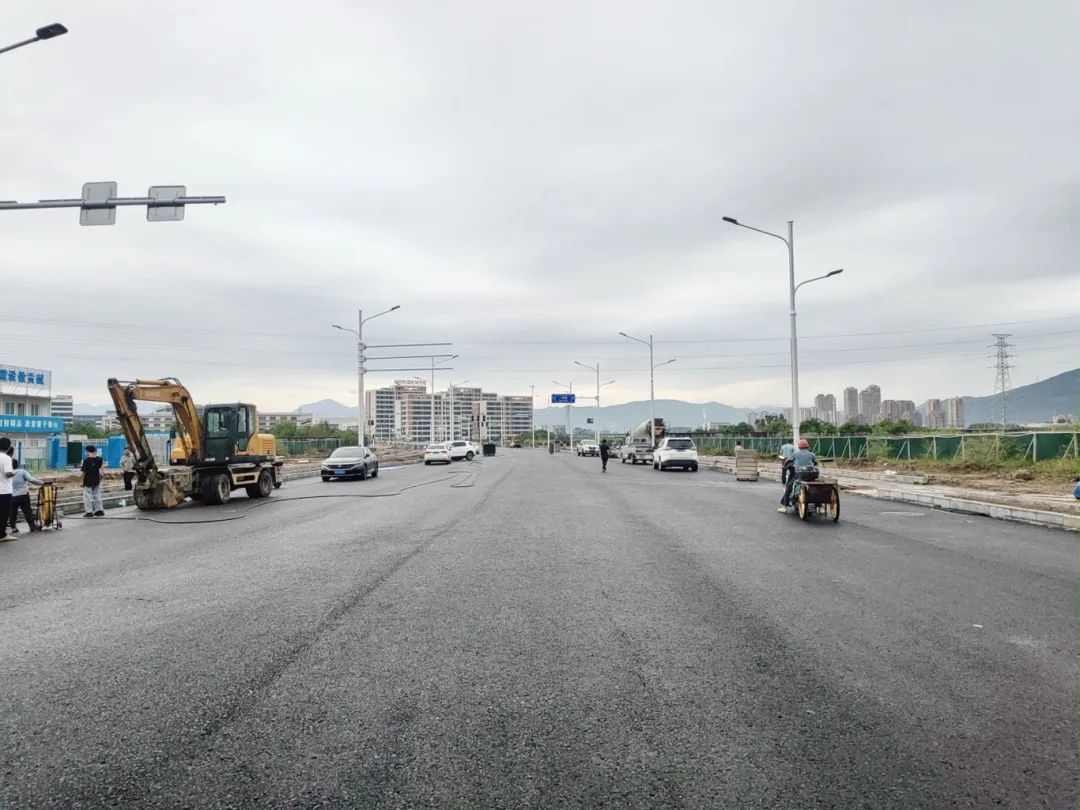 双向四车道！5E对战
这条“上学路”提前通车！