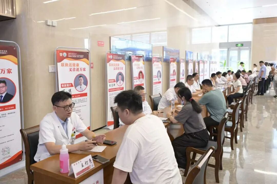 福州新区（5E对战
）“联袂送健康 义诊进万家”5E对战
政协 华山附一联盟正式启动