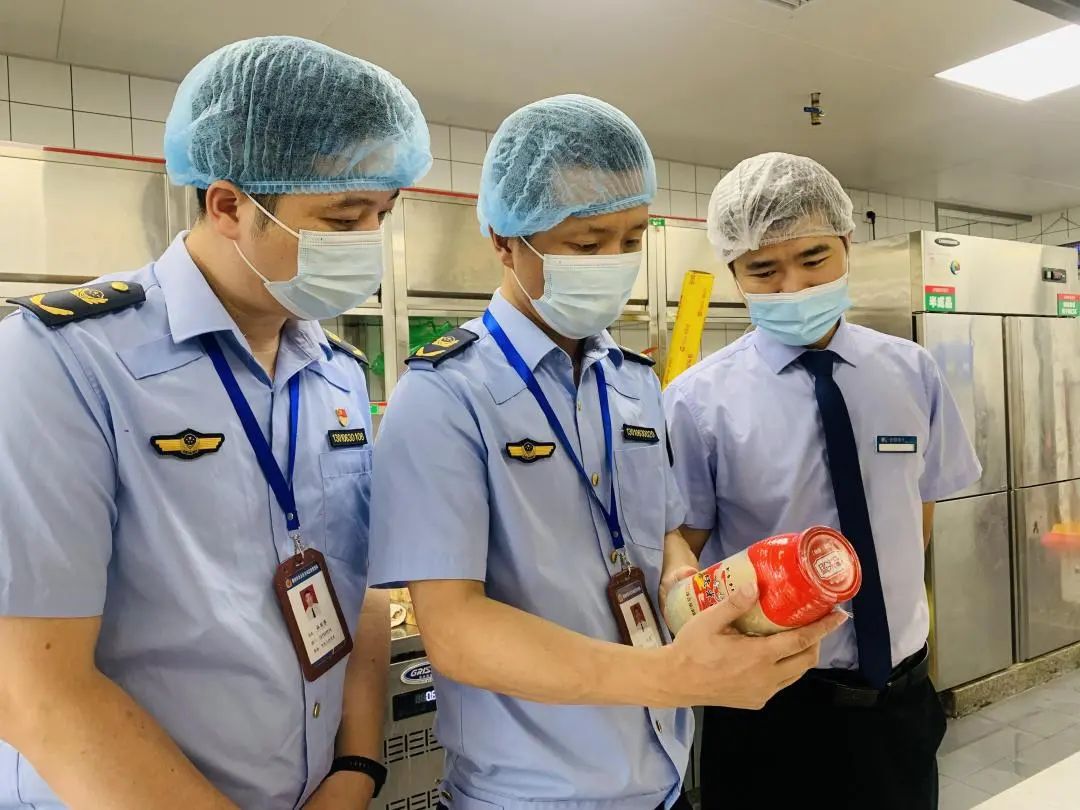 手机“直达”餐饮后厨！5E对战
让食品安全看得见、管得住