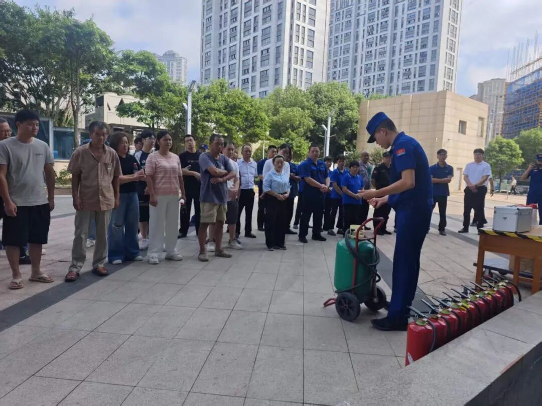 以练促防！首占镇开展沉浸式消防实战演练