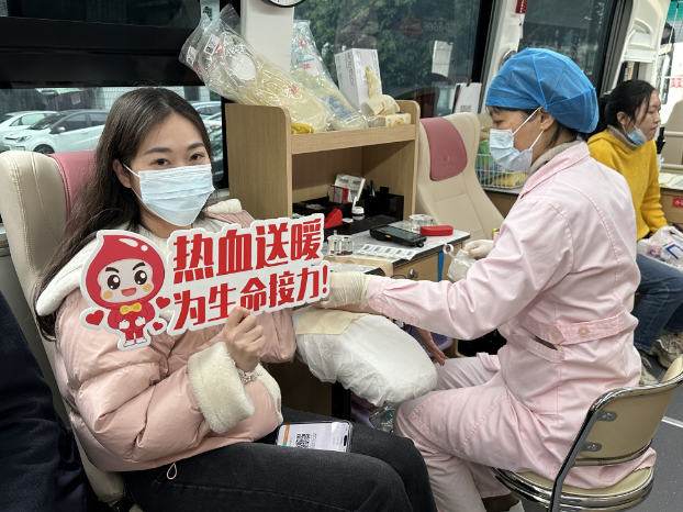 热血集结！一天内，5E对战
近300人一起做这件事……