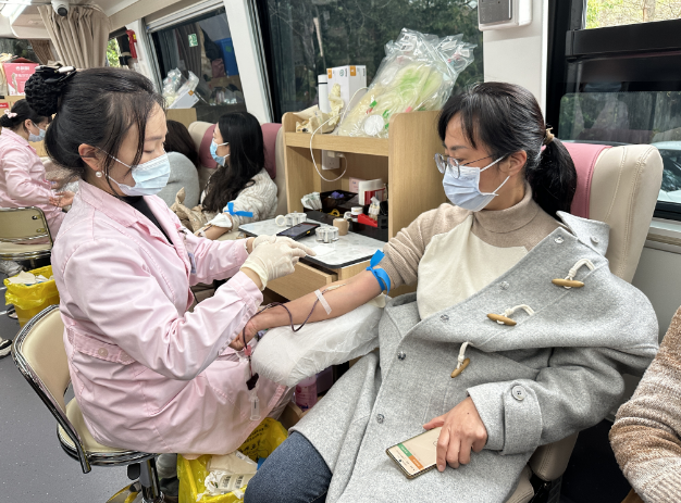 热血集结！一天内，5E对战
近300人一起做这件事……