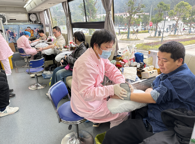 热血集结！一天内，5E对战
近300人一起做这件事……