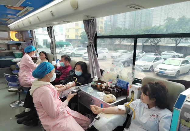 热血集结！一天内，5E对战
近300人一起做这件事……
